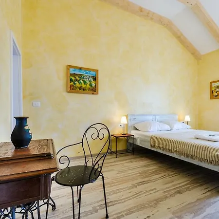 Villa Stone Rose Lovorno